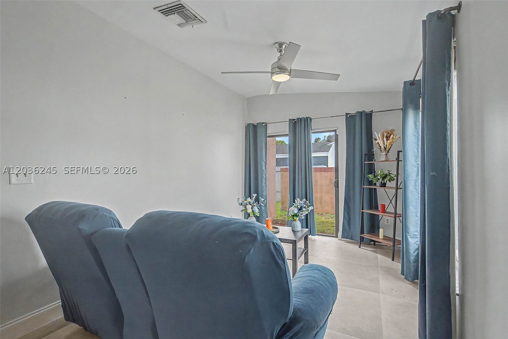 KINGS GRANT EAST - Residential