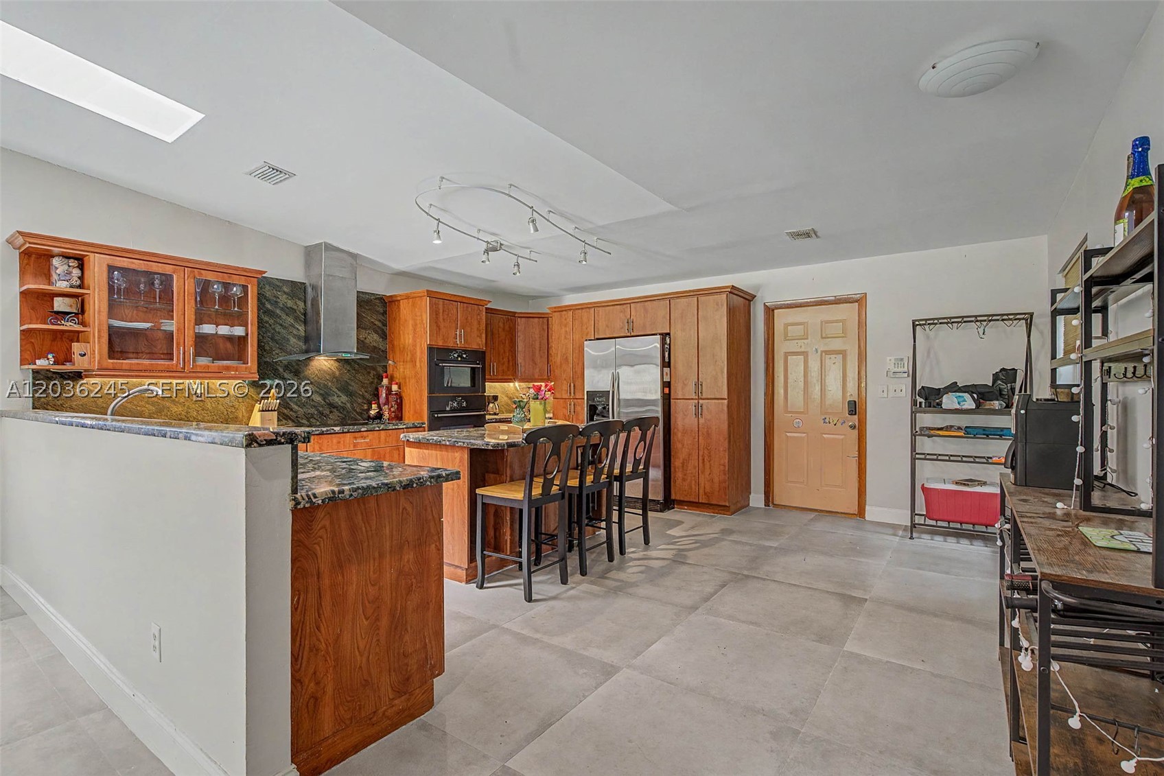 KINGS GRANT EAST - Residential