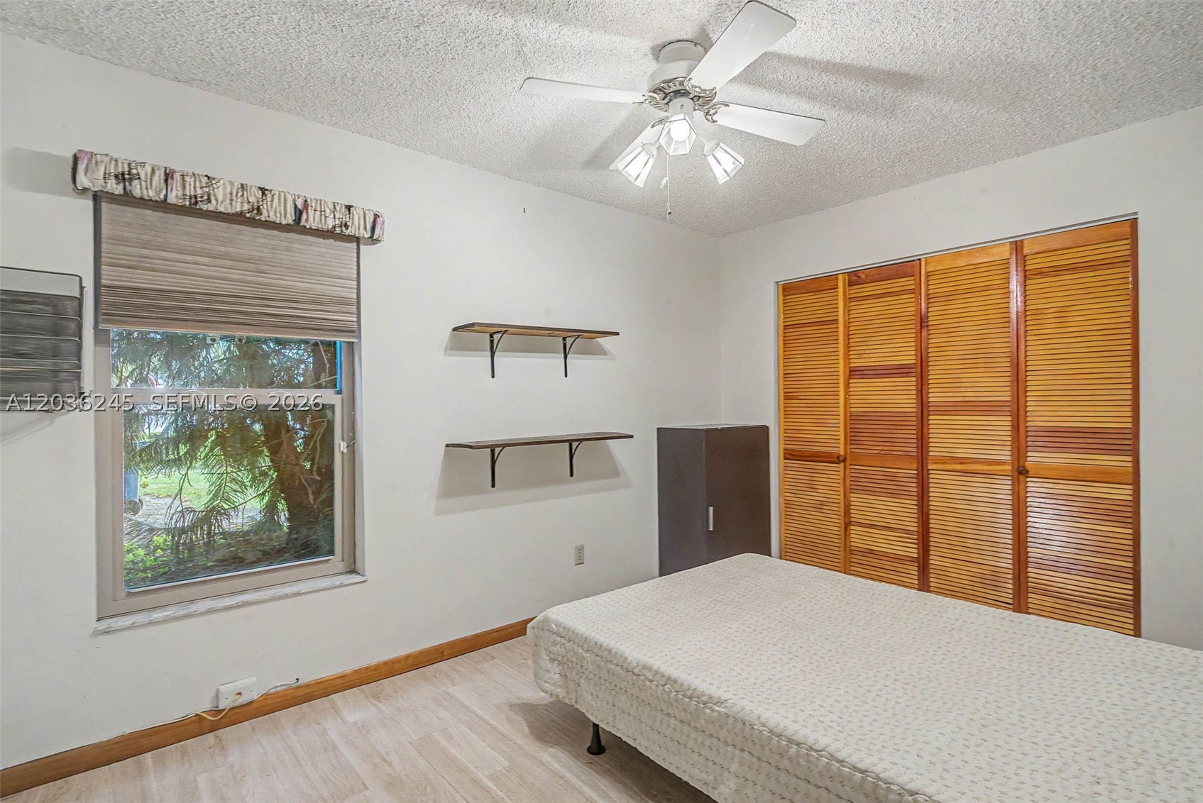 KINGS GRANT EAST - Residential