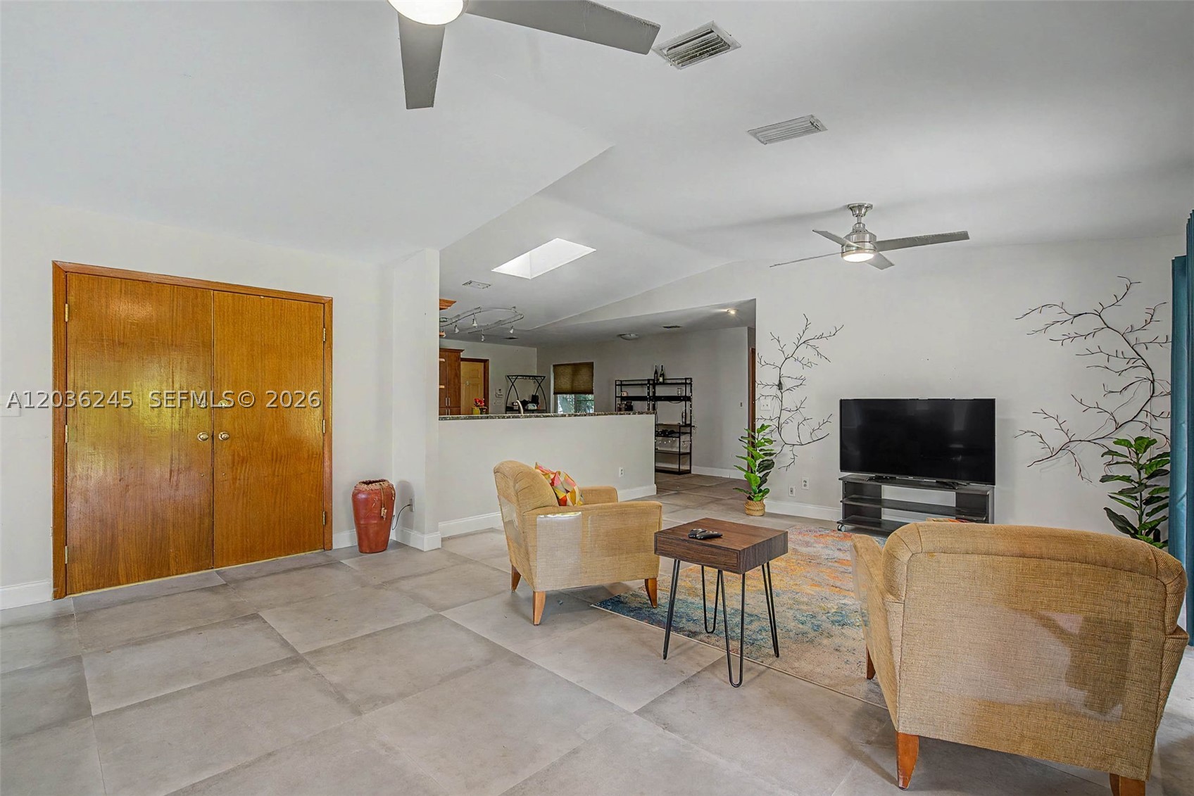 KINGS GRANT EAST - Residential