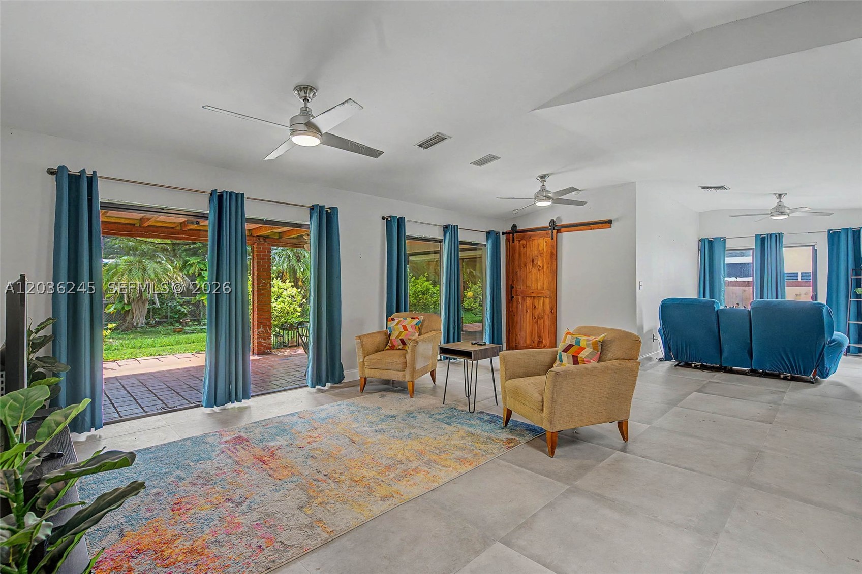 KINGS GRANT EAST - Residential