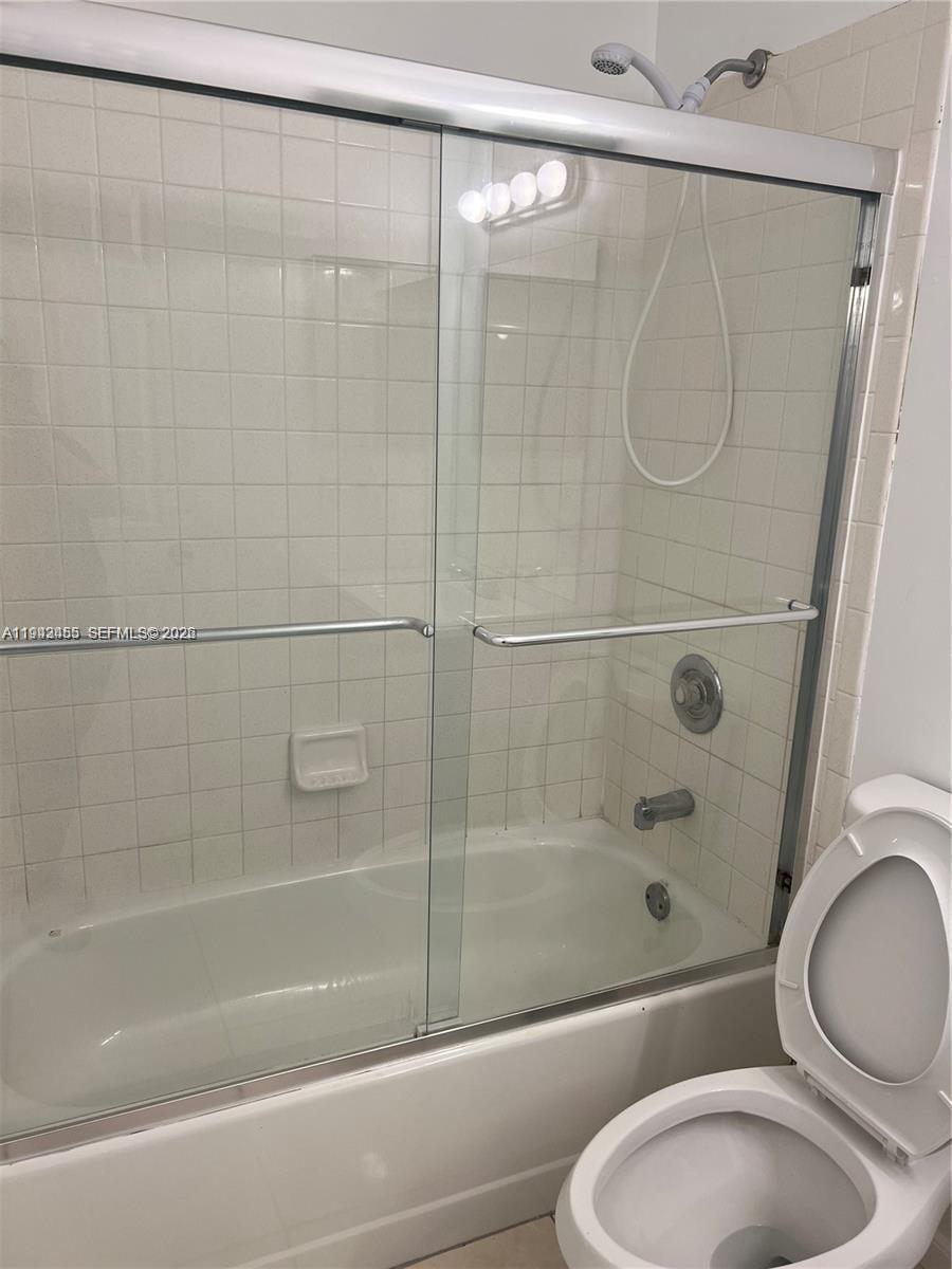 LAKESHORE CONDO 11 - Residential