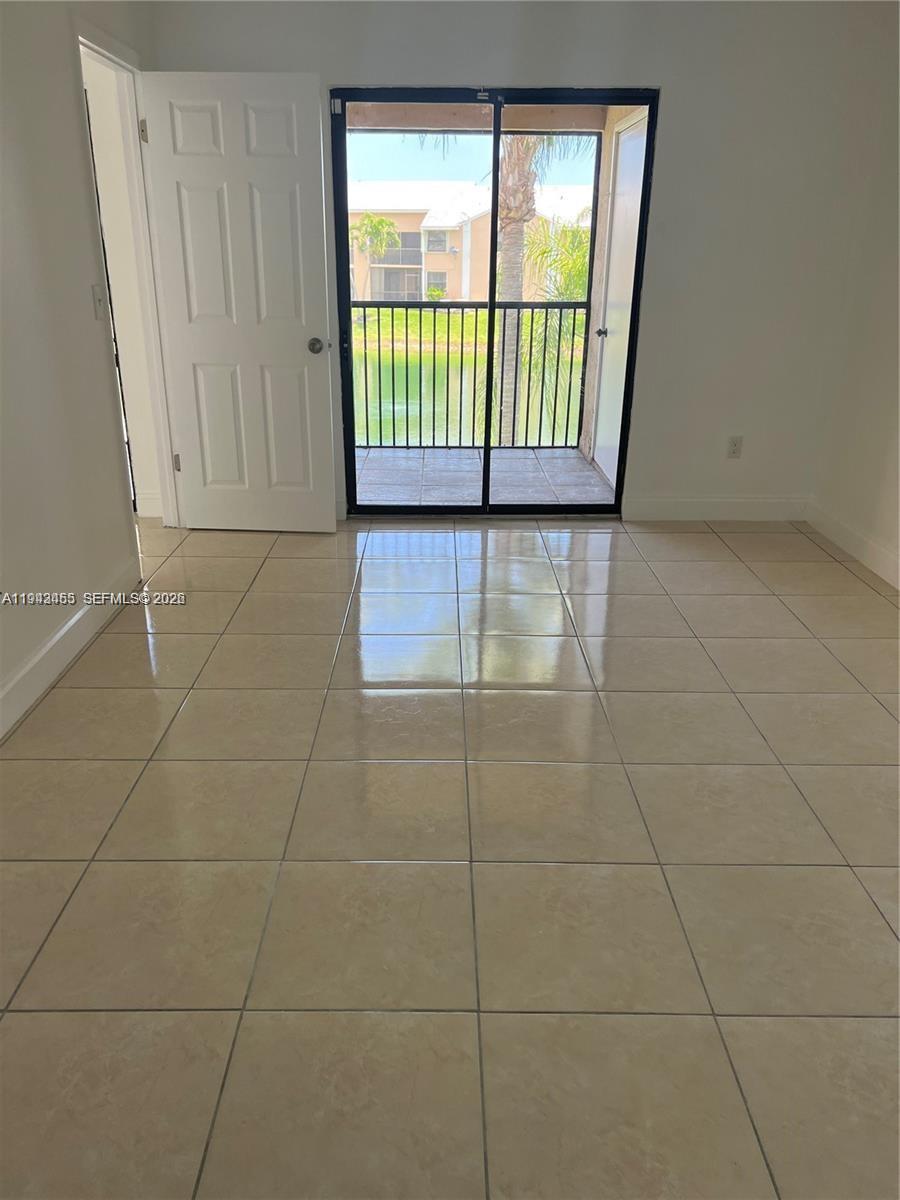 LAKESHORE CONDO 11 - Residential