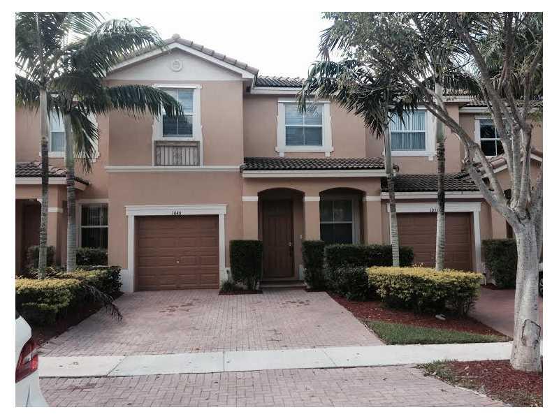 SPACIOUS 2 STORY 4/4.5 TONWHOUSE NEAR TURNPIKE AND SCHOOLS. UPSTAIRS HAS WOOD FLOORING AND STAIRS, AS WELL.