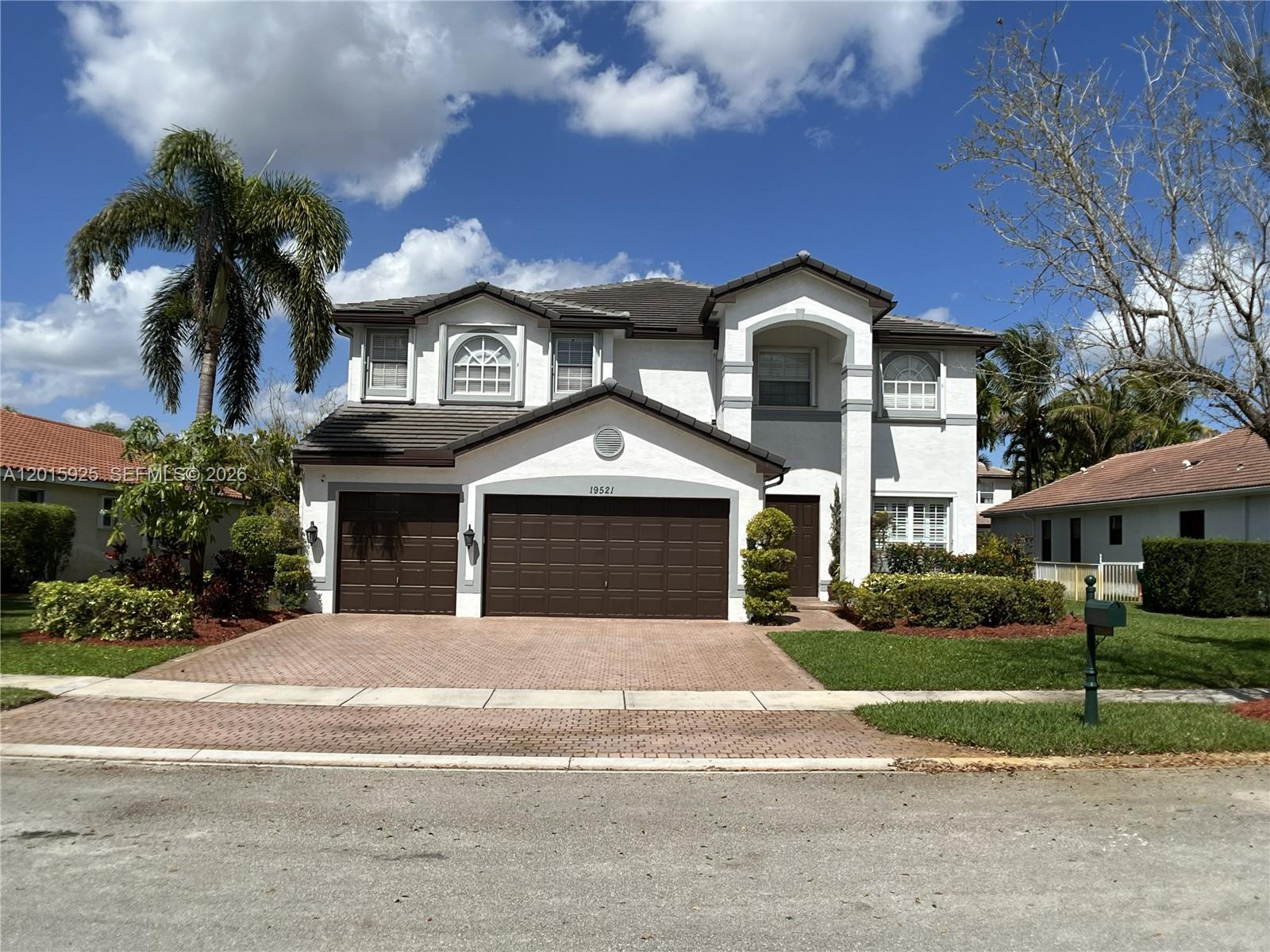 SPACIOUS MARIELA MODEL WITH 6 BEDROOMS, 4 BATHS IN REGAL COVE IN THE GATED COMMUNITY OF ISLES AT SUNSET LAKES.THE HOME FEATURES OPEN KITCHEN AND SPACIOUS LIVING SPACES, PLANTATION SHUTTERS THROUGHOUT, BRAND NEW ROOF (2022) ENTIRE HOUSE REPIPED (2026), LARGE PRIMARY SUITE WITH TWO LARGE WALK IN CLOSETS AND PRIVATE BALCONY. HOA INCLUDES CABLE, INTERNET, ACCESS TO FITNESS CENTER, TENNIS COURTS AND COMMUNITY POOL. PRICED TO SELL. SCHEDULE YOUR SHOWING TODAY.