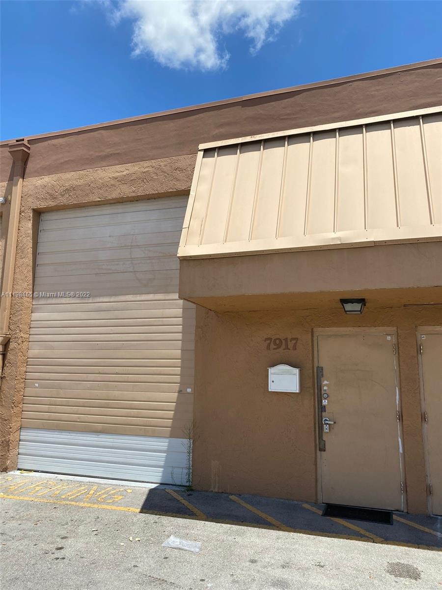 Warehouse/ 2 Office space and bathroom. Remodeled
Currently rented to an A/C company. No commission renewal, Will be available for June 1st, 2022