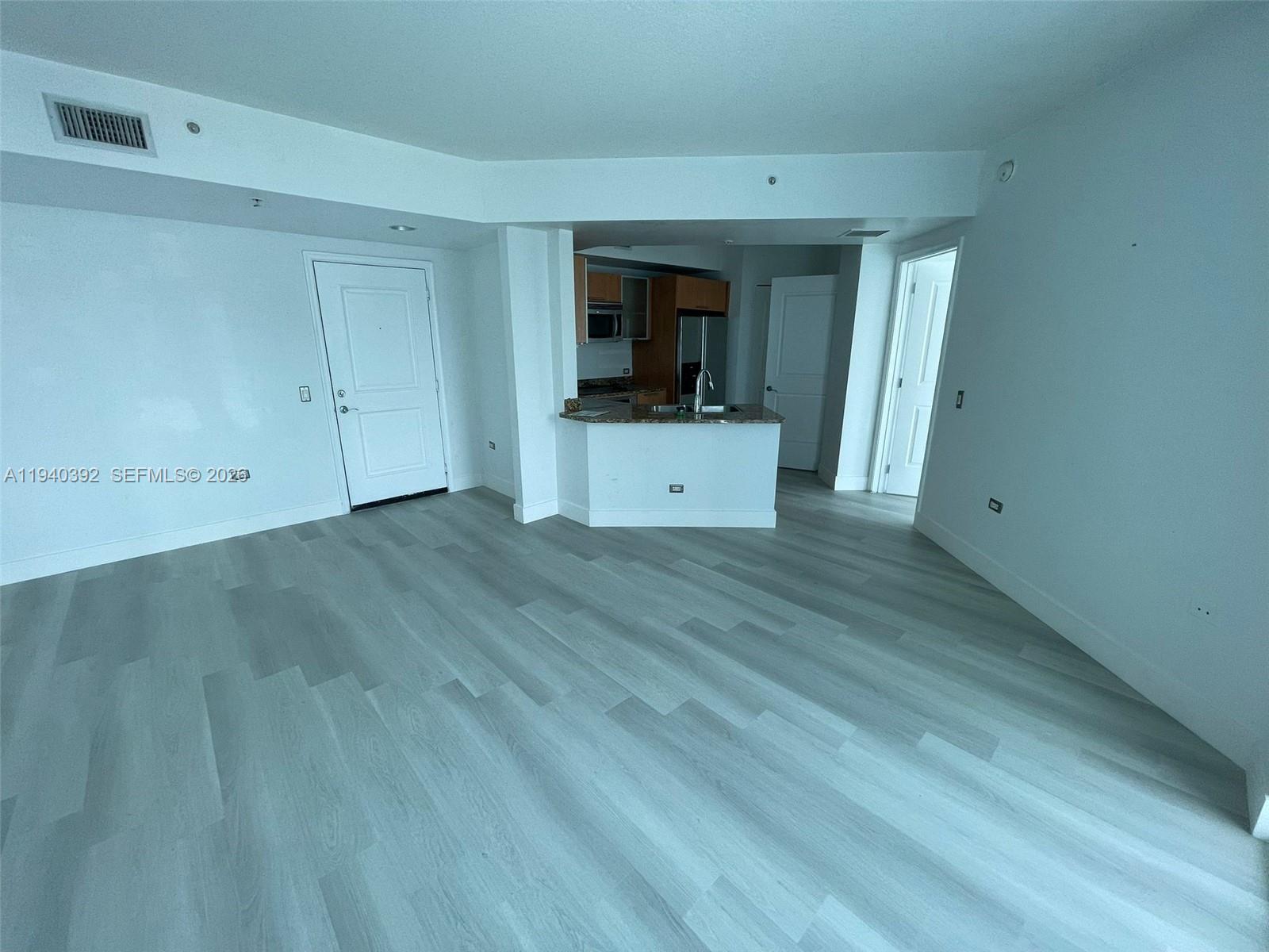 PLATINUM CONDO - Residential