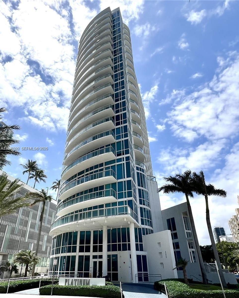 PLATINUM CONDO - Residential