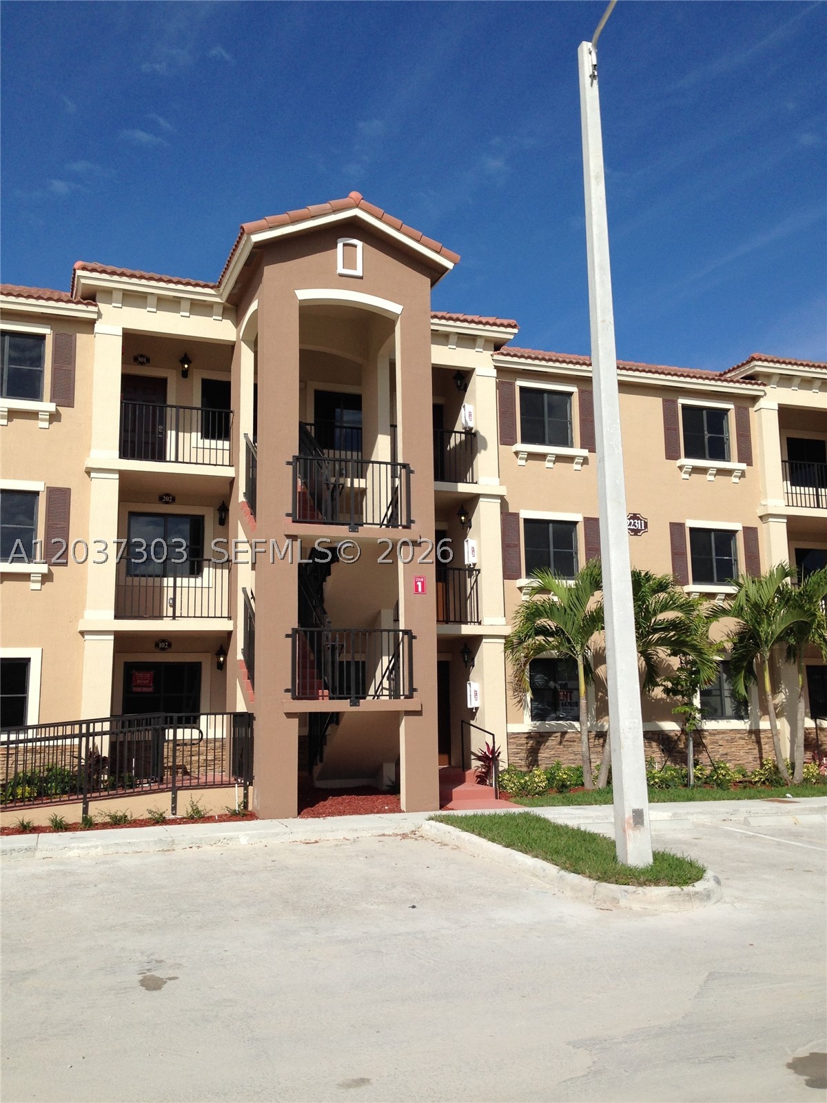 Great property on first floor with patio and lake view kitchen with stainless steel appliances, granite countertop, Laundry inside the unit, tiles and new vinyl floor in bedrooms, close to turnpike and Old Cutler Road very nice community, resort style living, with Gym, playground, club house and pool, amazing lake view