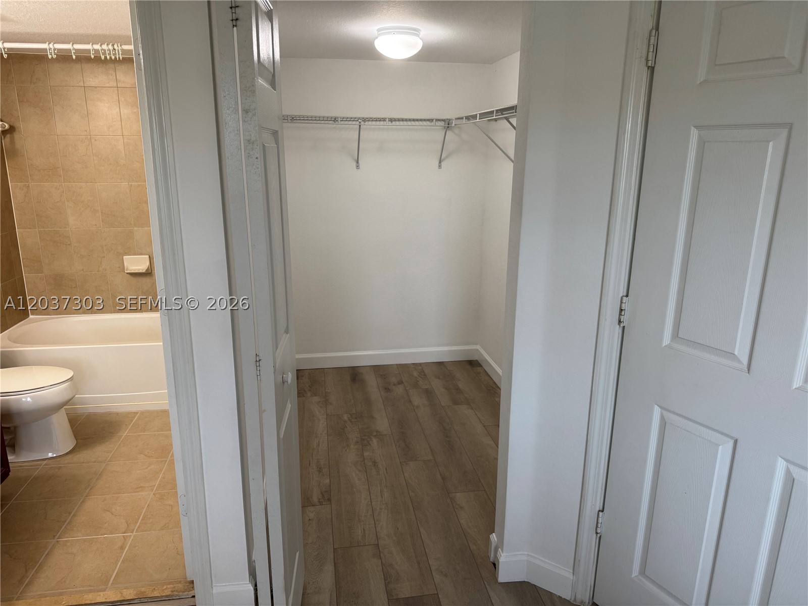 THE COURTS AT BAYSHORE II - Residential Lease