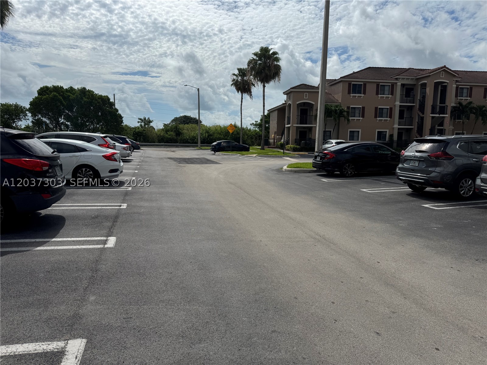 THE COURTS AT BAYSHORE II - Residential Lease