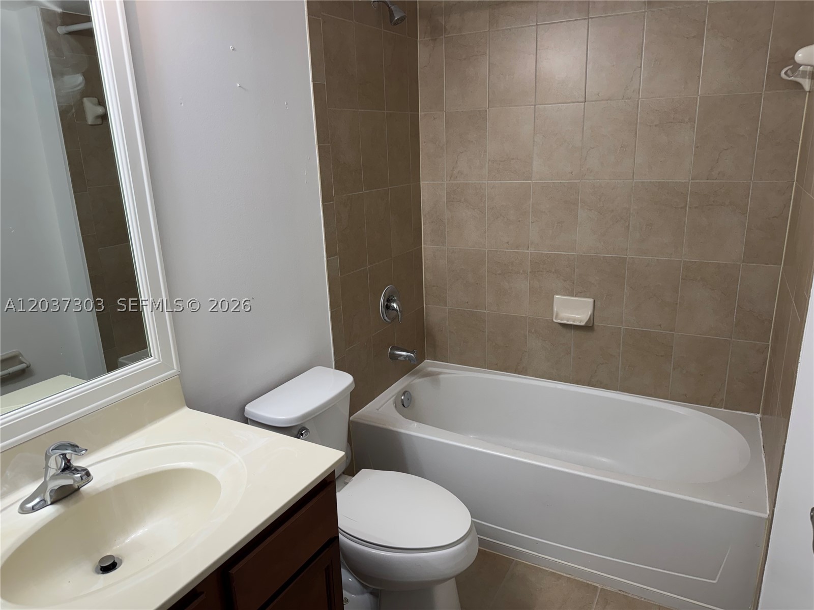 THE COURTS AT BAYSHORE II - Residential Lease