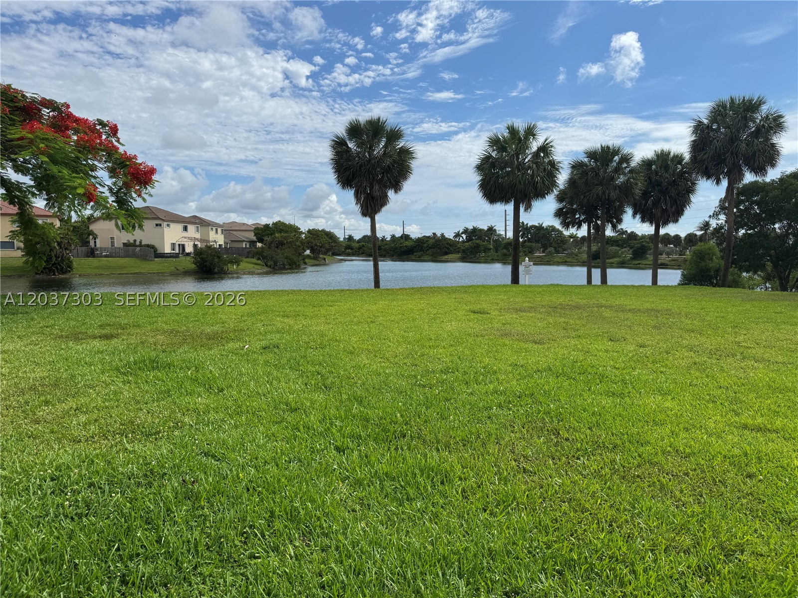 THE COURTS AT BAYSHORE II - Residential Lease