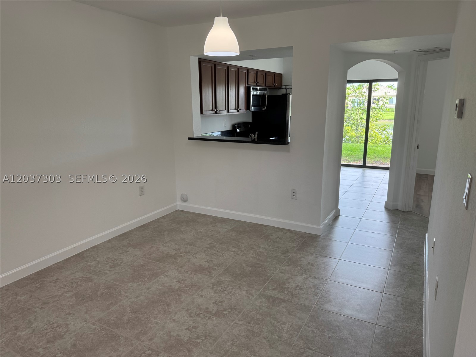THE COURTS AT BAYSHORE II - Residential Lease