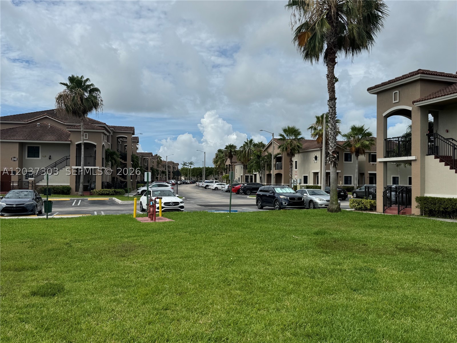 THE COURTS AT BAYSHORE II - Residential Lease