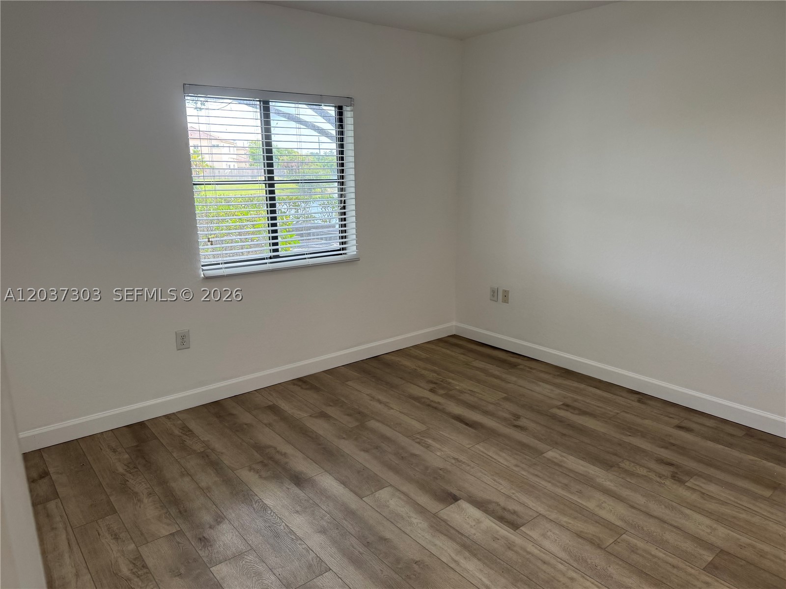 THE COURTS AT BAYSHORE II - Residential Lease