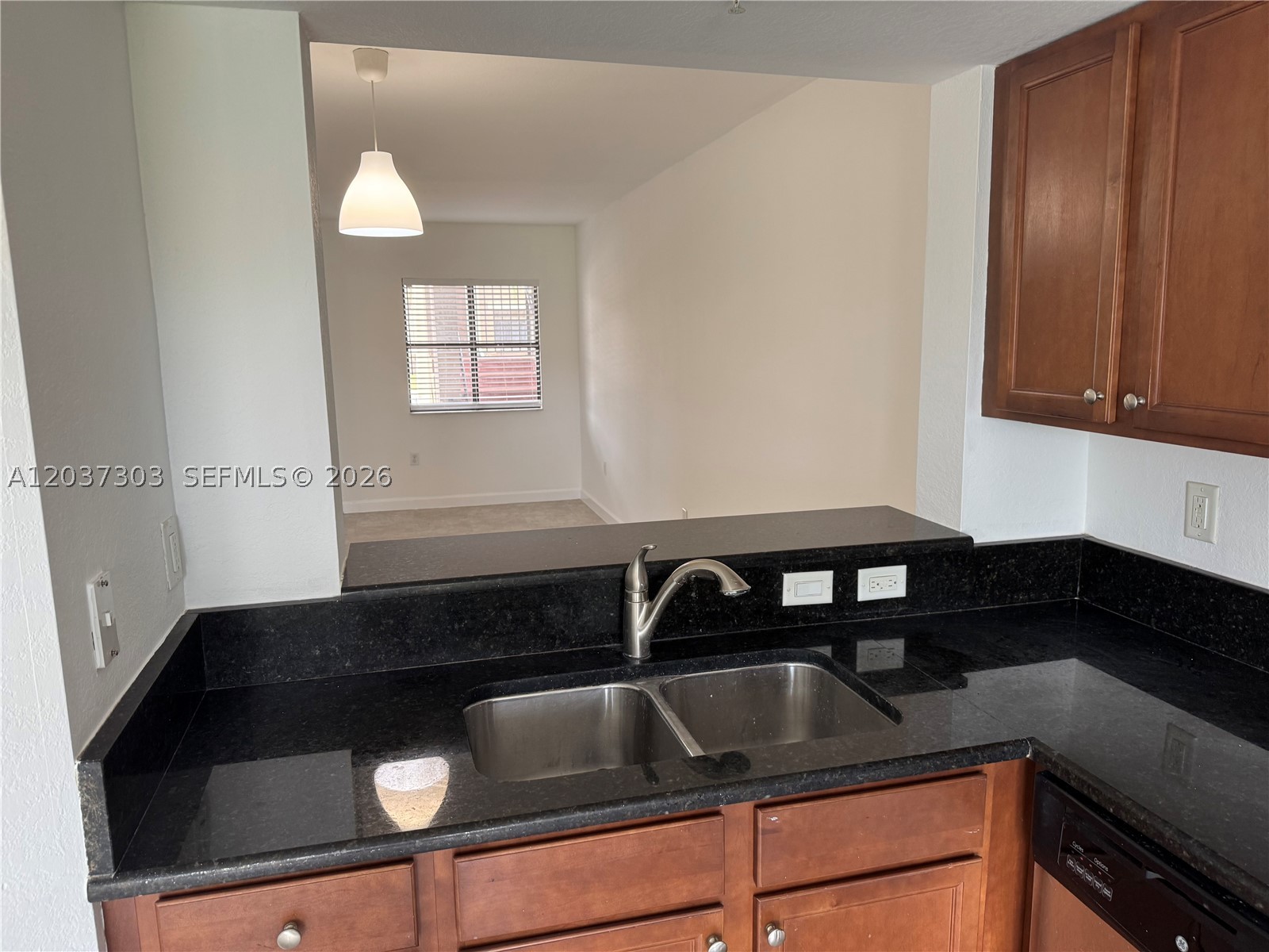THE COURTS AT BAYSHORE II - Residential Lease