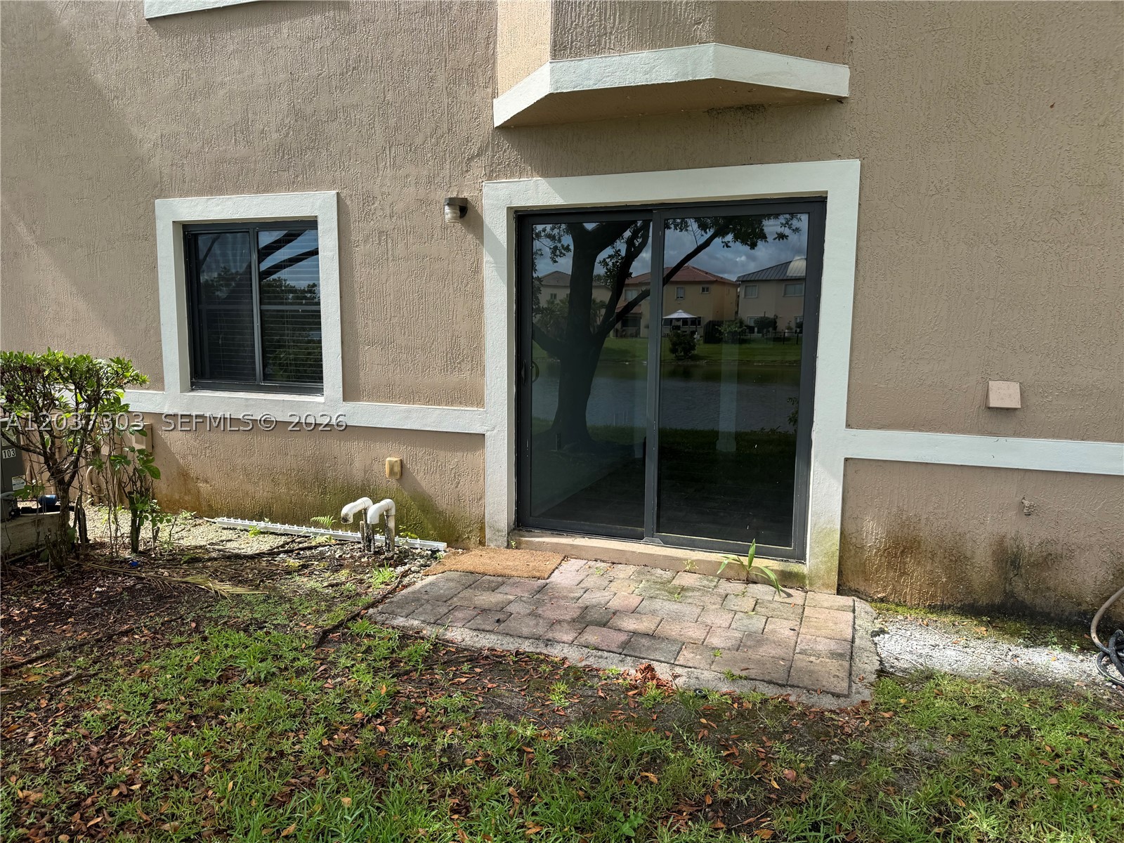 THE COURTS AT BAYSHORE II - Residential Lease