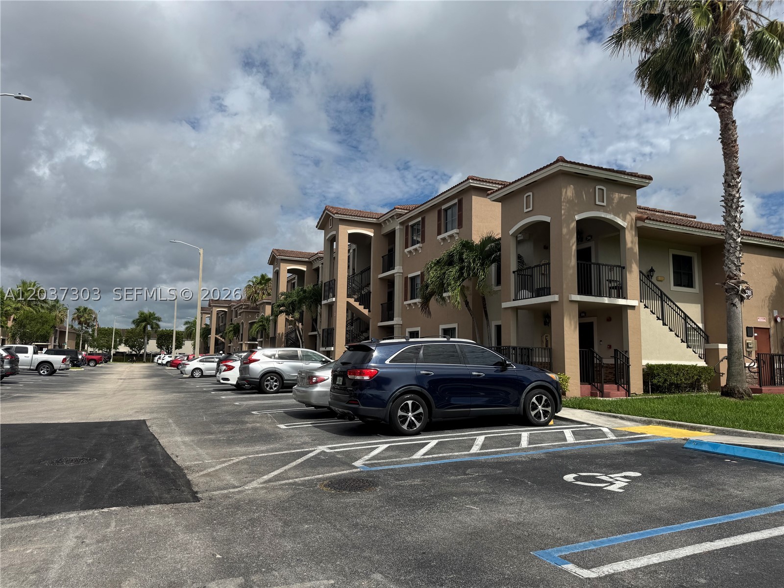 THE COURTS AT BAYSHORE II - Residential Lease