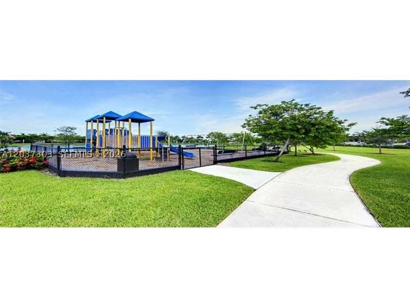 THE COURTS AT BAYSHORE II - Residential Lease