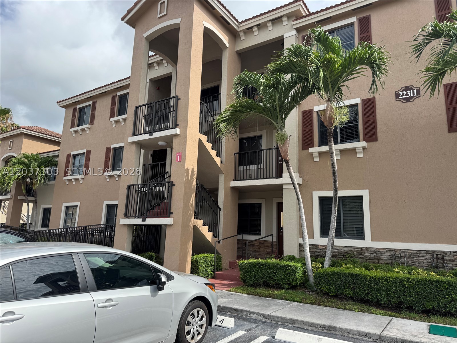 THE COURTS AT BAYSHORE II - Residential Lease