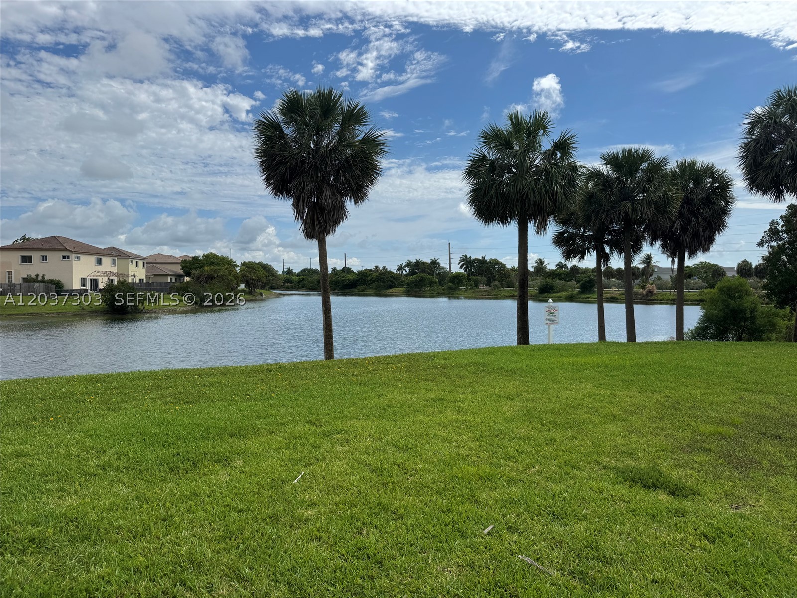 THE COURTS AT BAYSHORE II - Residential Lease