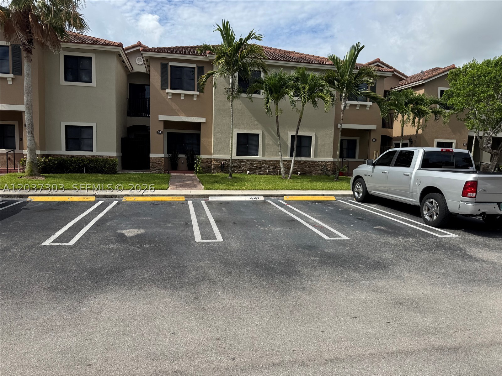 THE COURTS AT BAYSHORE II - Residential Lease