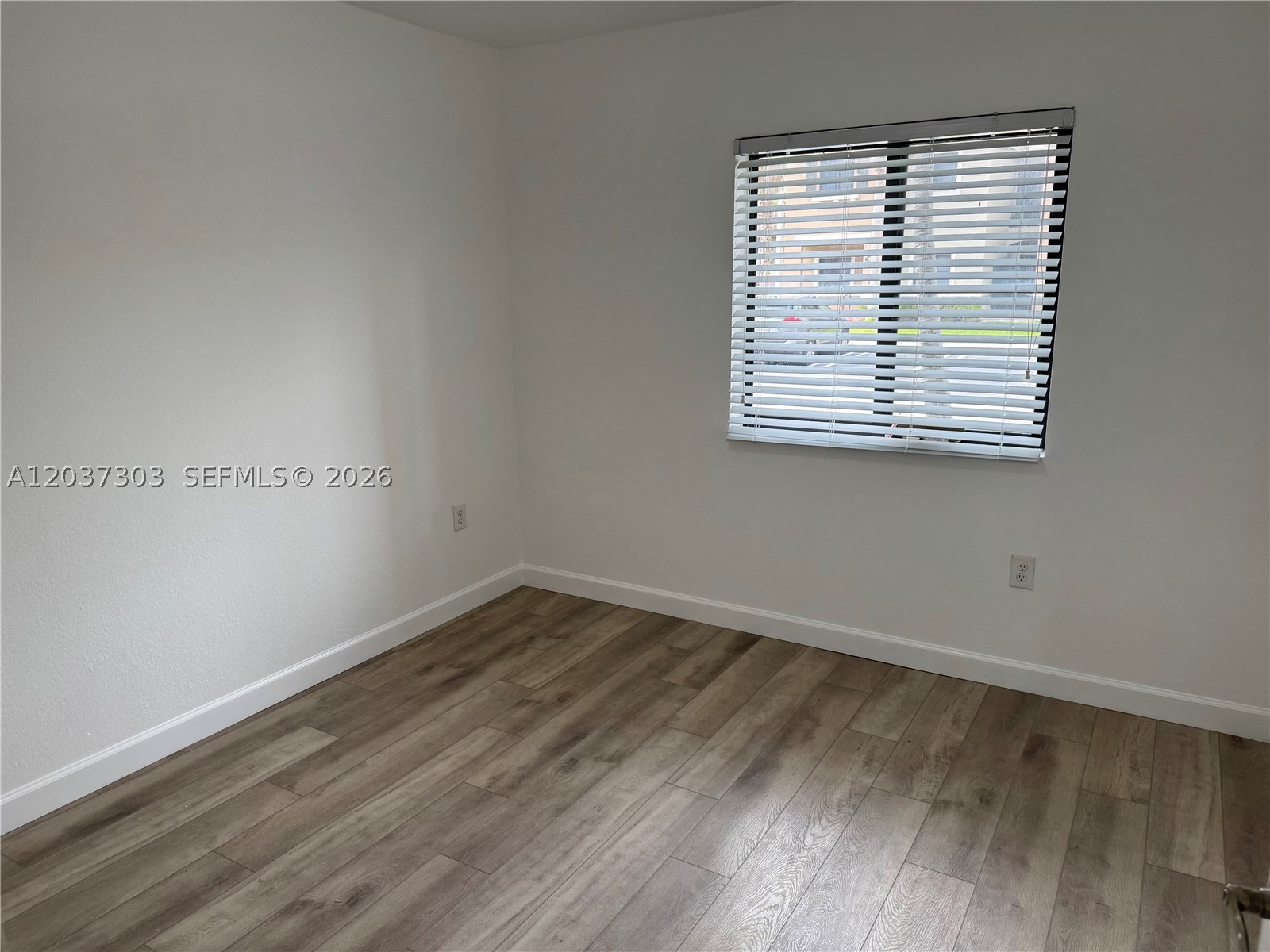 THE COURTS AT BAYSHORE II - Residential Lease