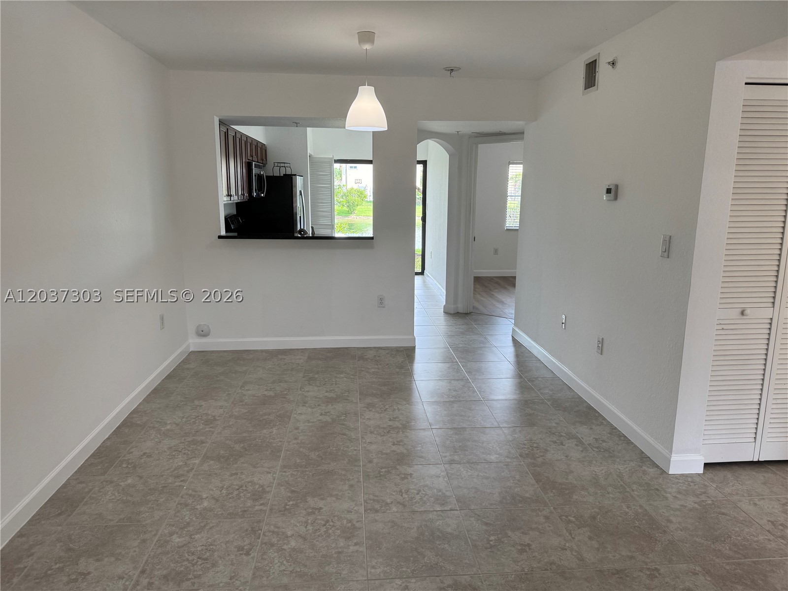 THE COURTS AT BAYSHORE II - Residential Lease