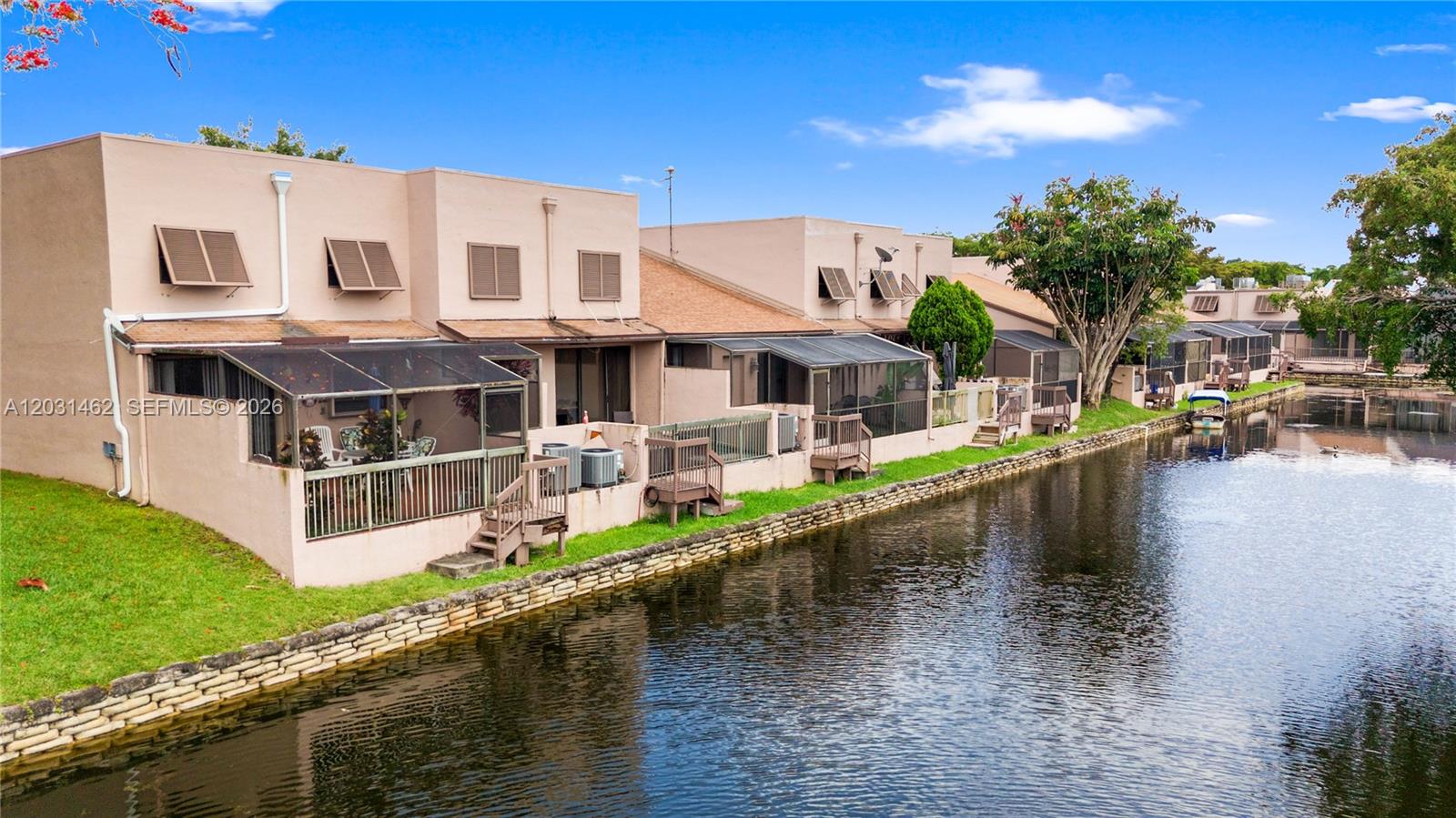 PEMBROKE LAKES SECTION SE - Residential