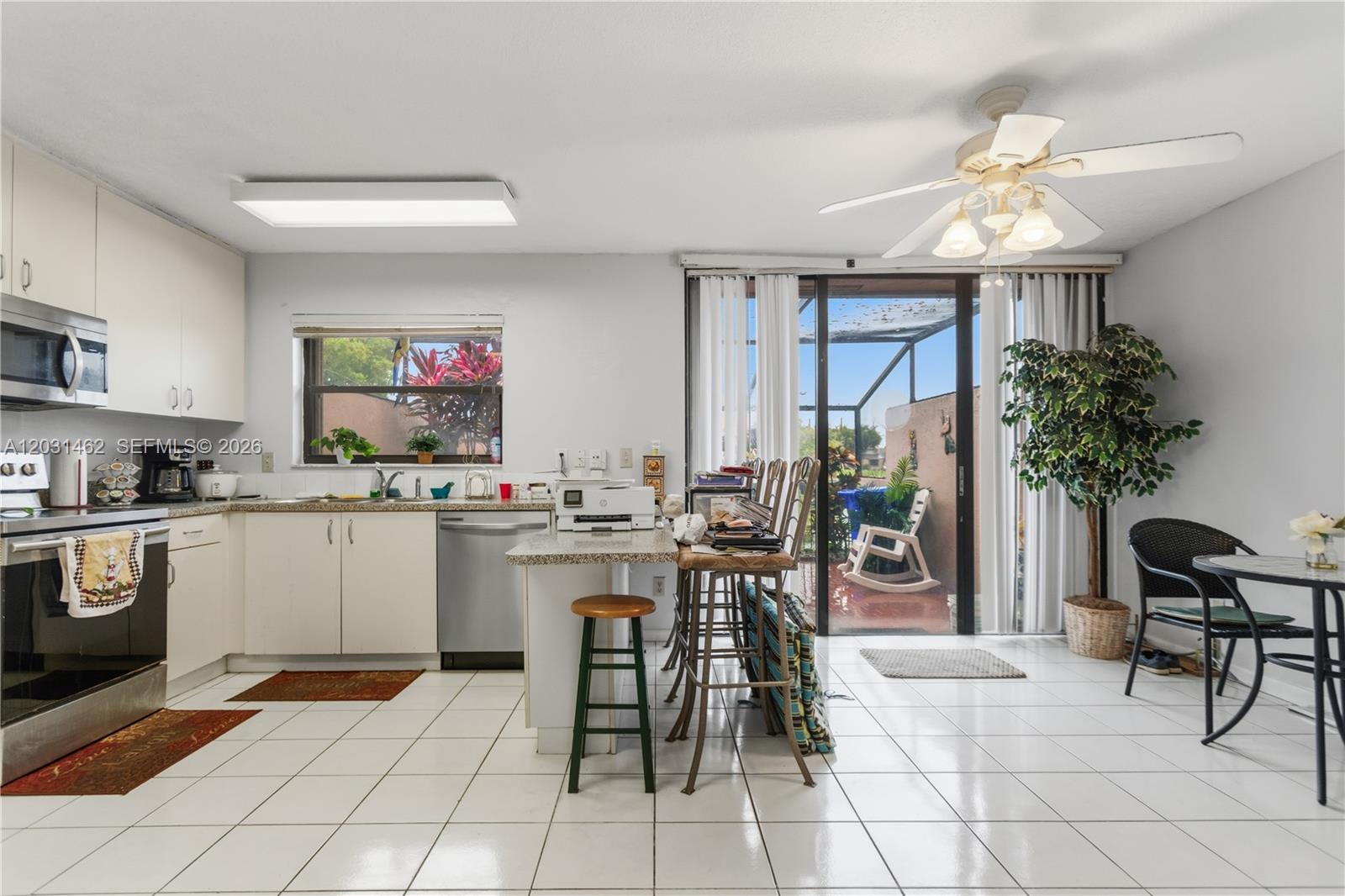 PEMBROKE LAKES SECTION SE - Residential