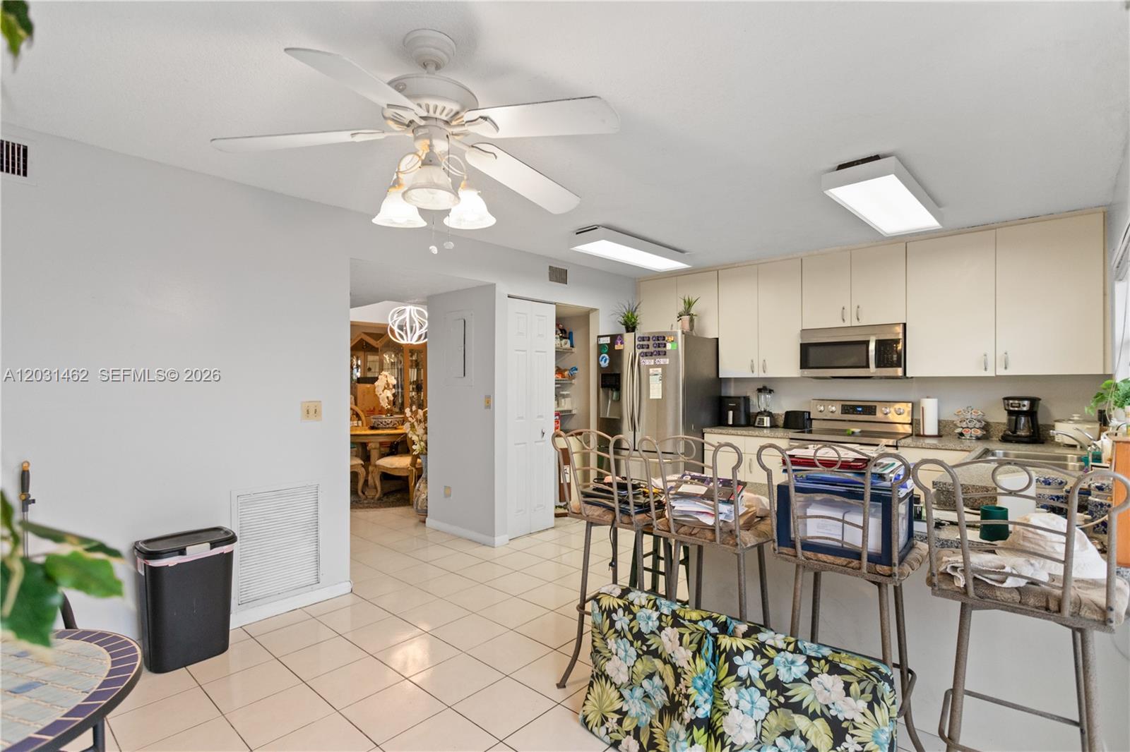 PEMBROKE LAKES SECTION SE - Residential