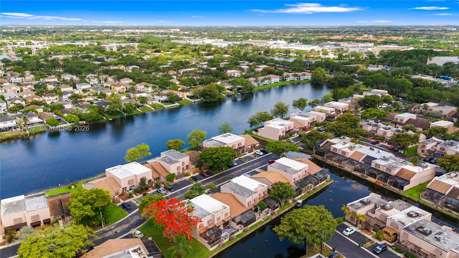 PEMBROKE LAKES SECTION SE - Residential