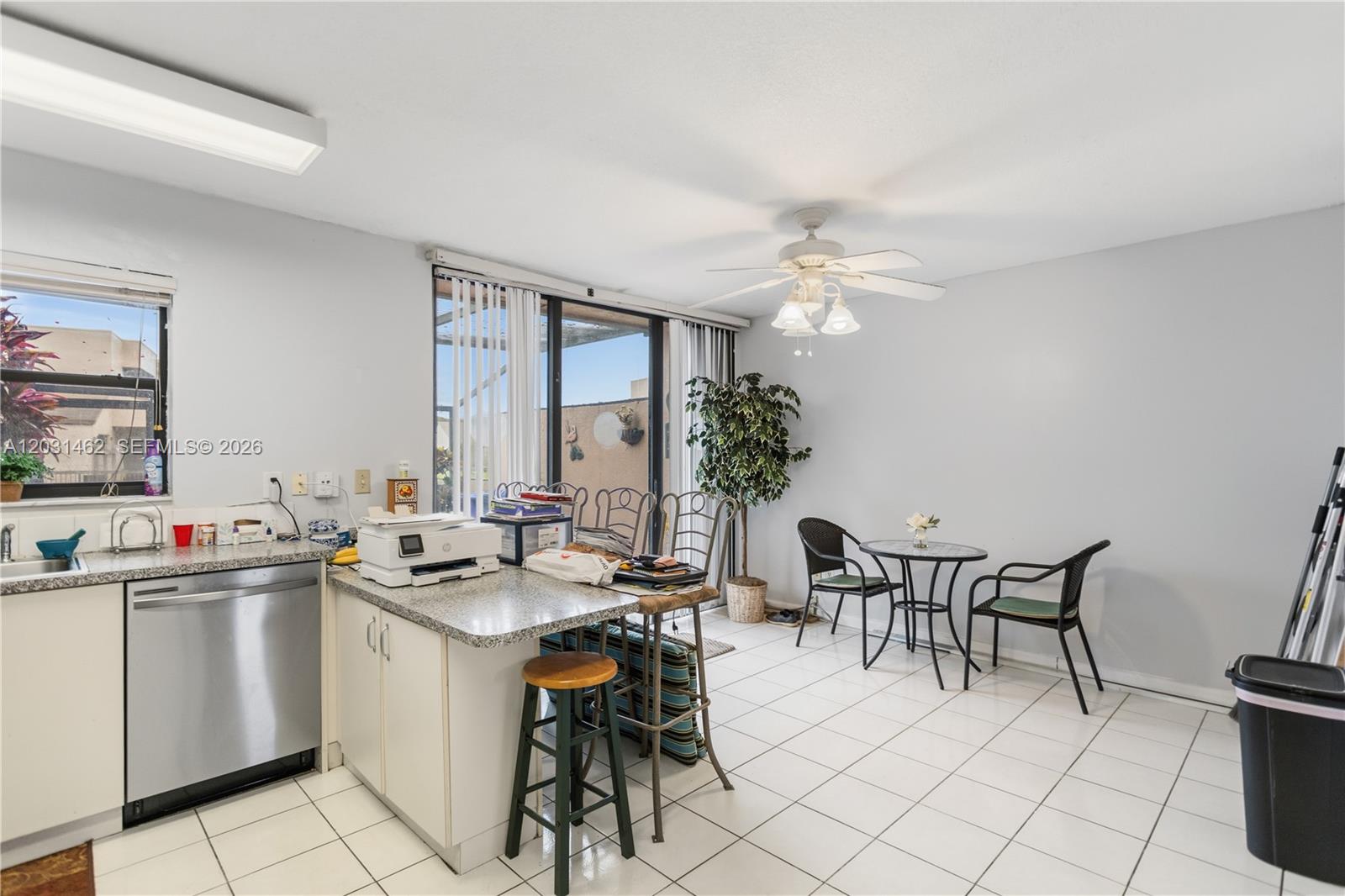 PEMBROKE LAKES SECTION SE - Residential
