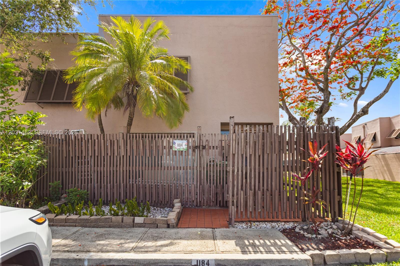PEMBROKE LAKES SECTION SE - Residential