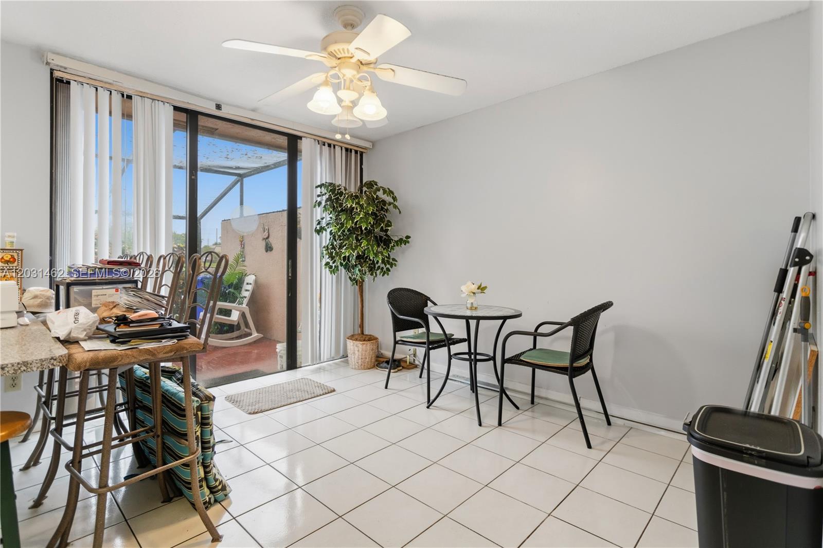 PEMBROKE LAKES SECTION SE - Residential