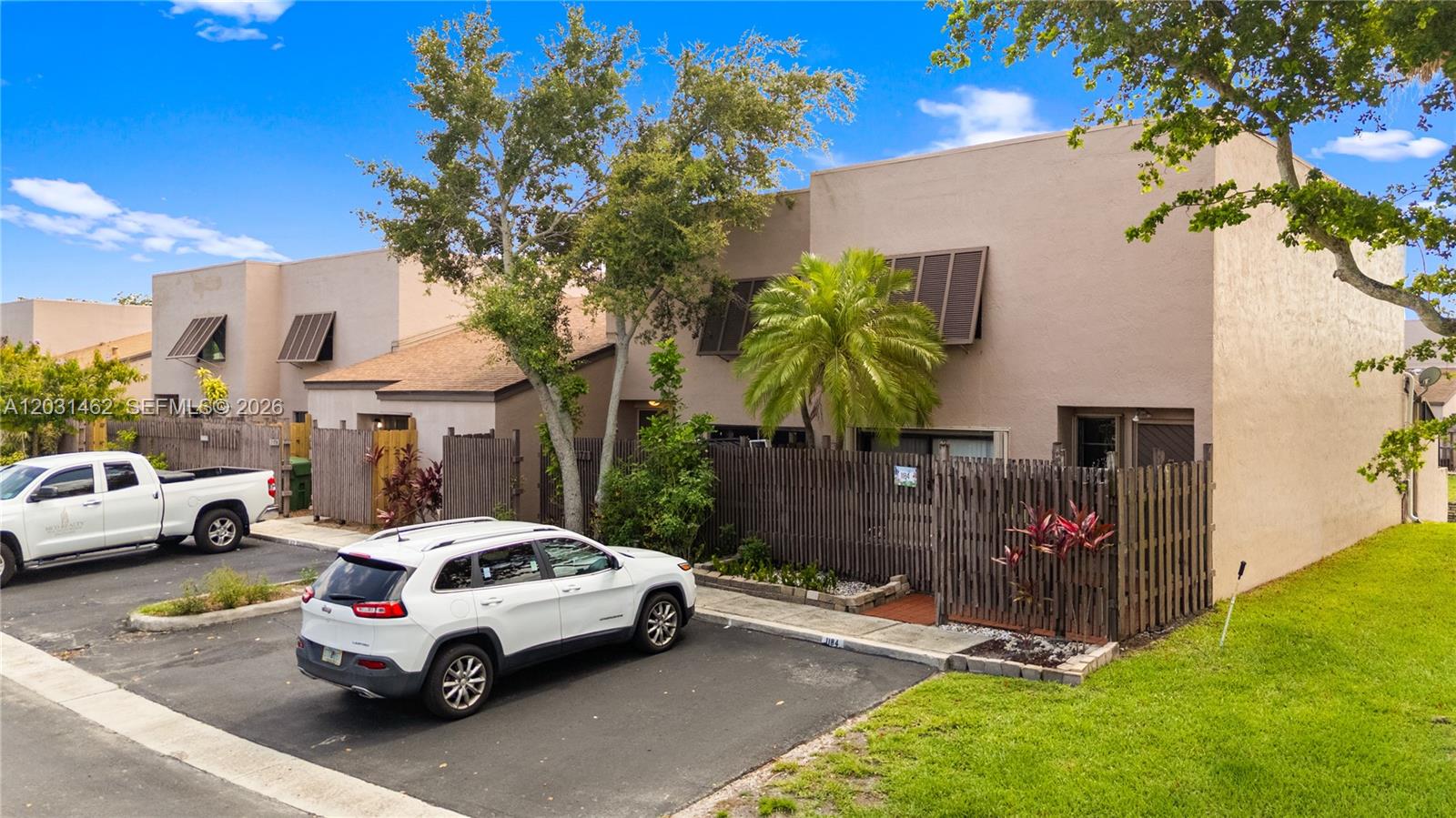 PEMBROKE LAKES SECTION SE - Residential