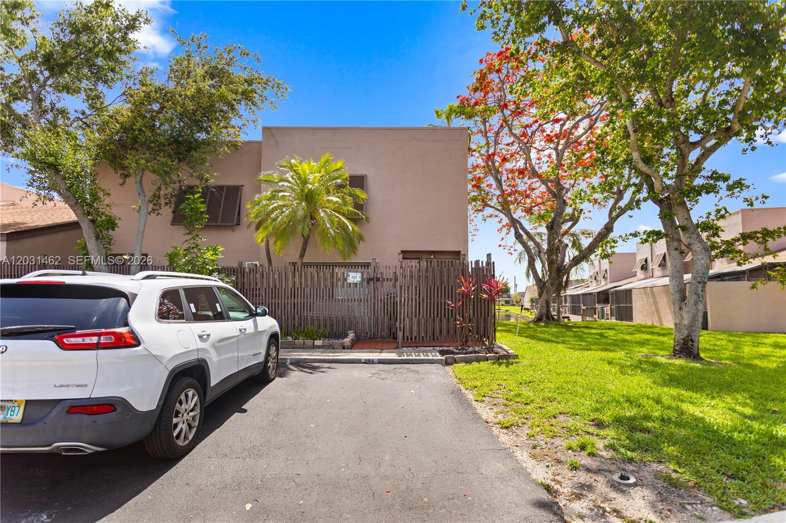 PEMBROKE LAKES SECTION SE - Residential