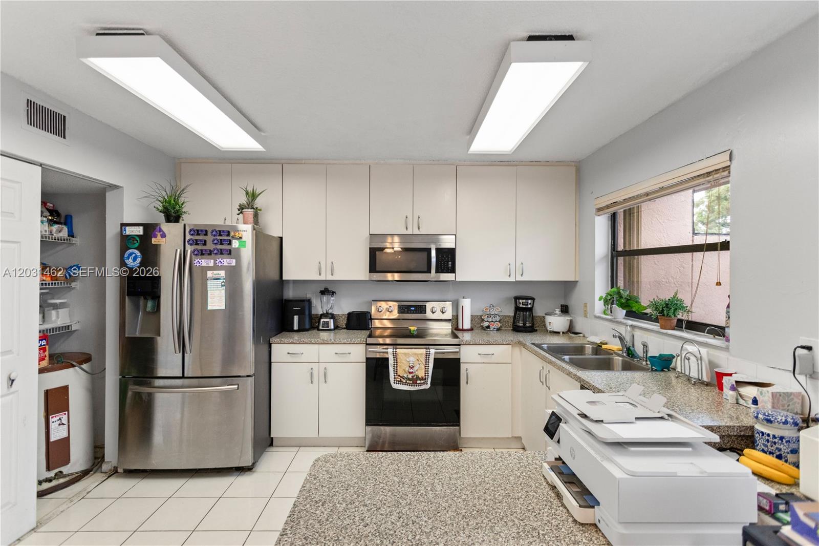 PEMBROKE LAKES SECTION SE - Residential