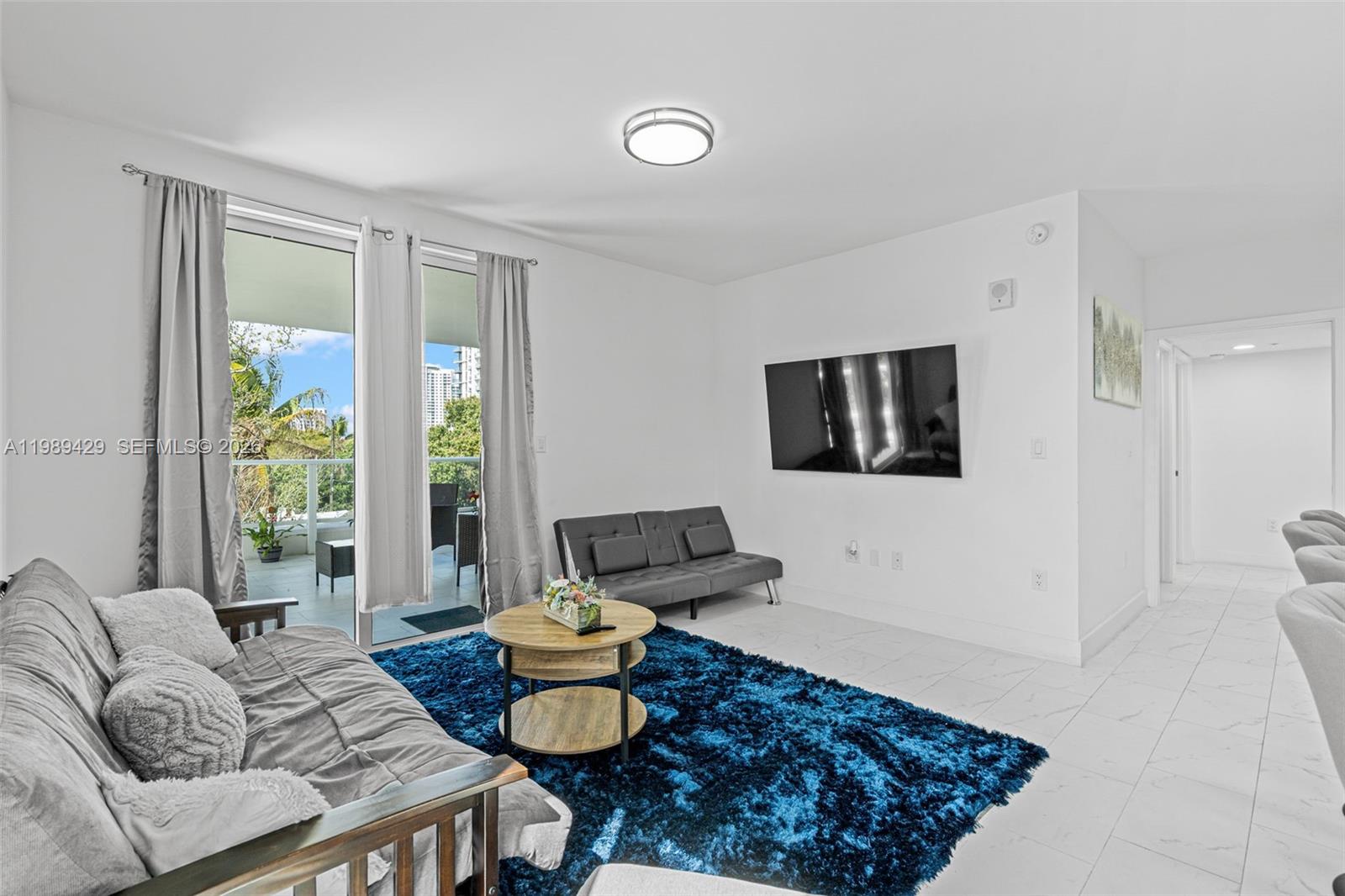 Hollywood 1-21 B - Residential