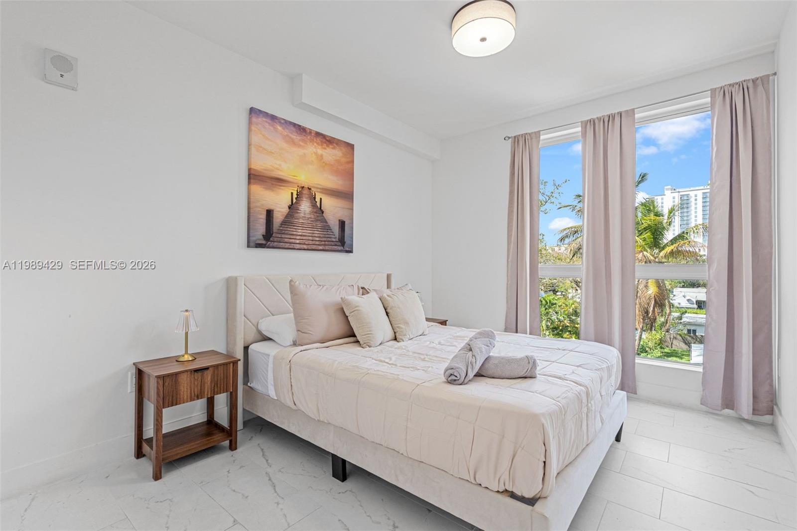 Hollywood 1-21 B - Residential