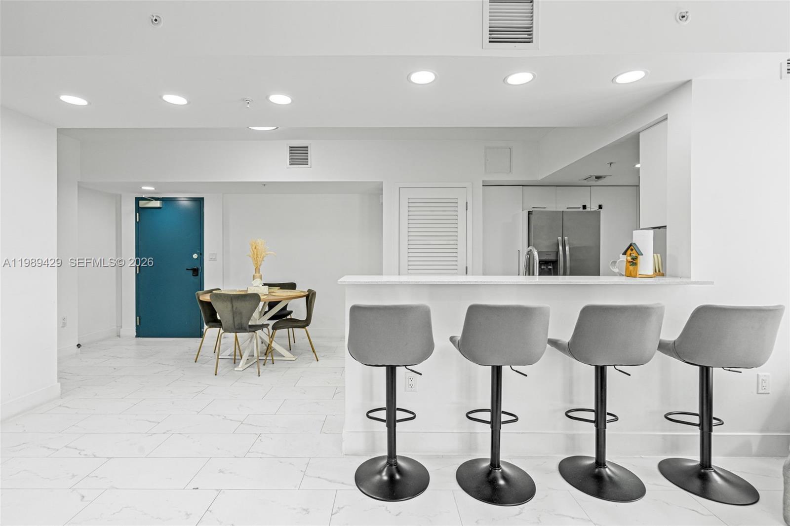 Hollywood 1-21 B - Residential
