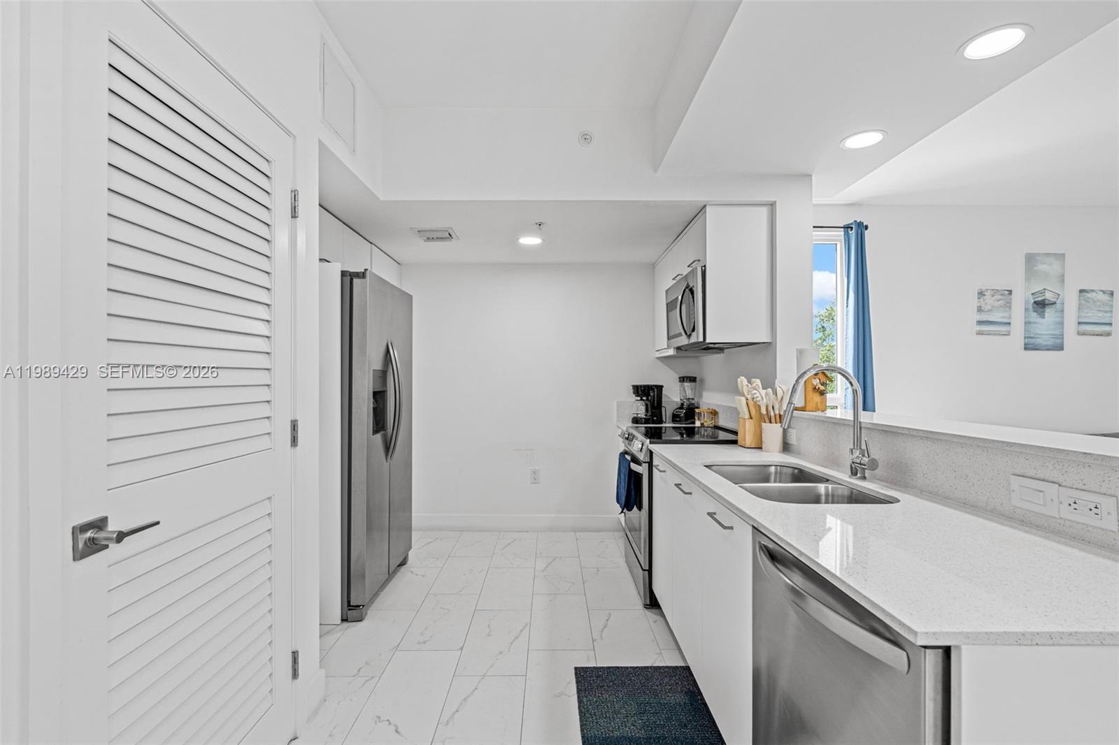 Hollywood 1-21 B - Residential