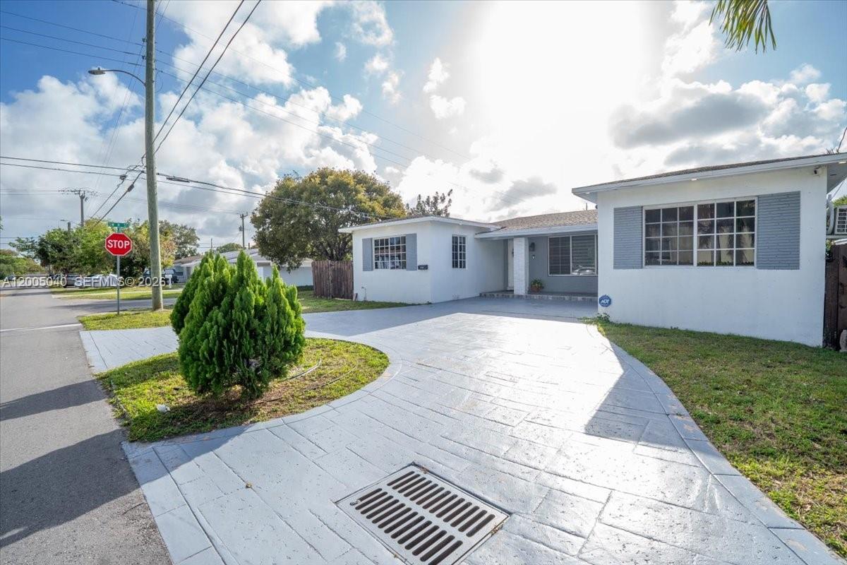 HALLANDALE - Residential