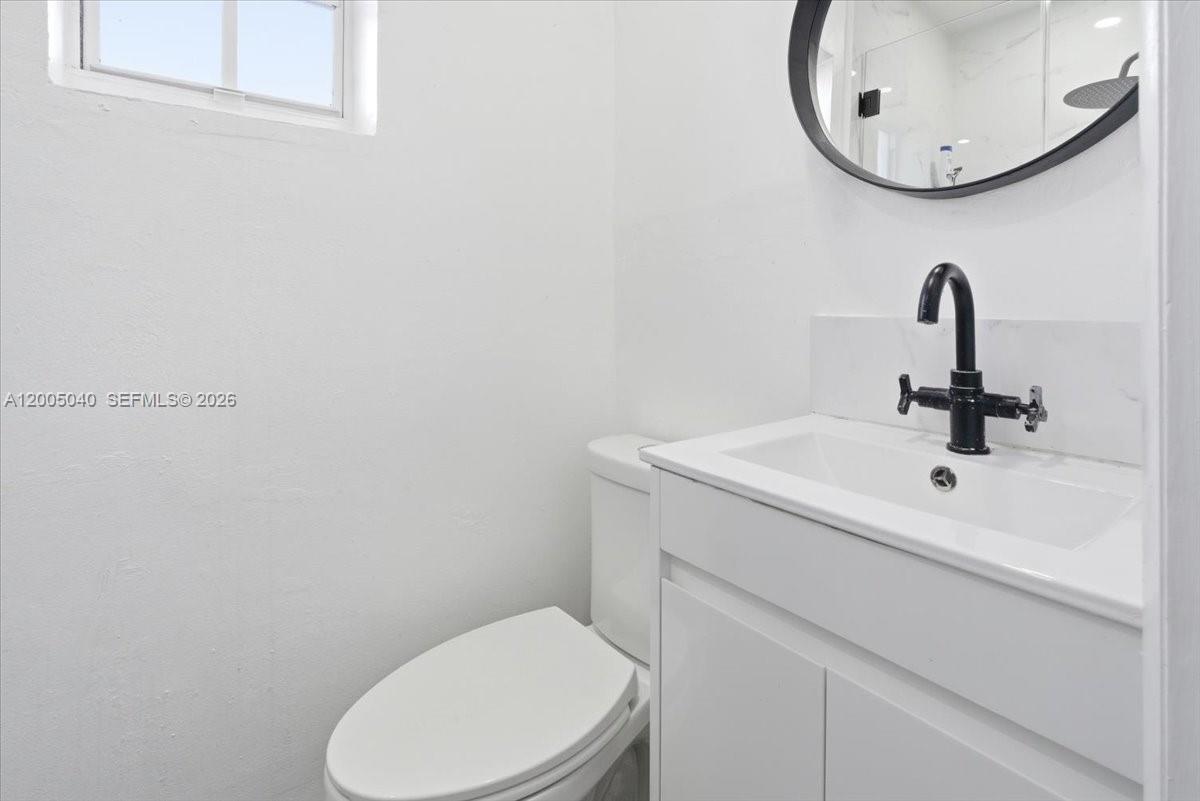 HALLANDALE - Residential