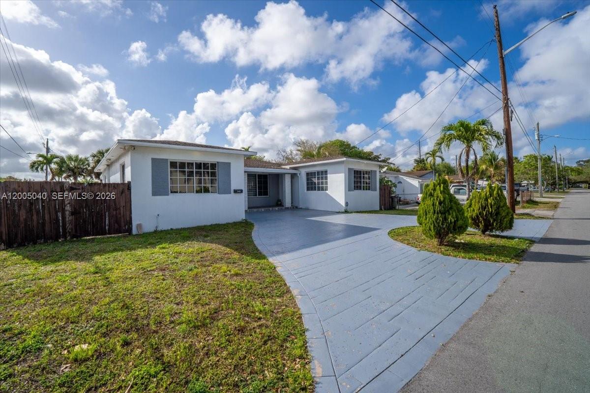 No HOA! No restrictions! 3-bedroom, 3-bath home with an excellent layout, patio, and 2-car garage, offering great potential for customization—perfect for first-time buyers or investors. A must-see!
