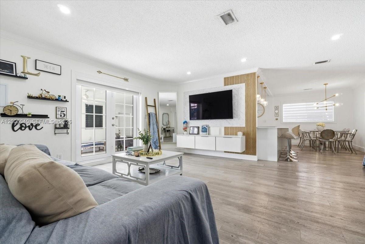 HALLANDALE - Residential