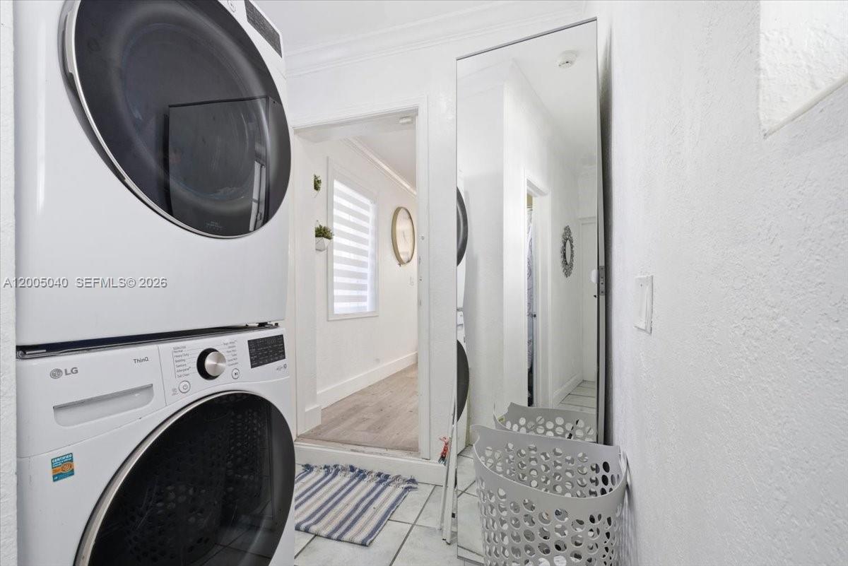 HALLANDALE - Residential