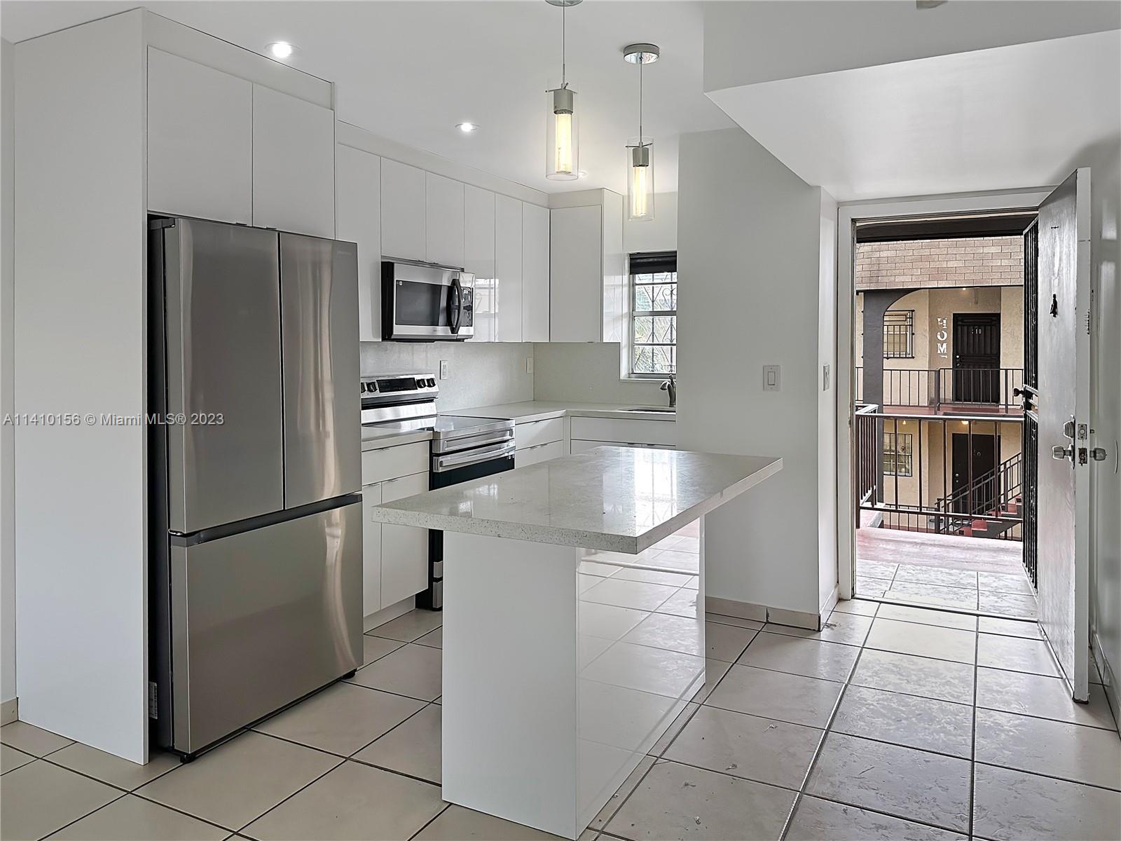 Remodeled 2bed/1Bath on the 3rd Floor, Tile Flooring throughout, Updated Kitchen and Bath, Balcony, Located near FIU campus, Laundry Facilities on same floor. Click Video Virtual Tour link "Cash Only"
