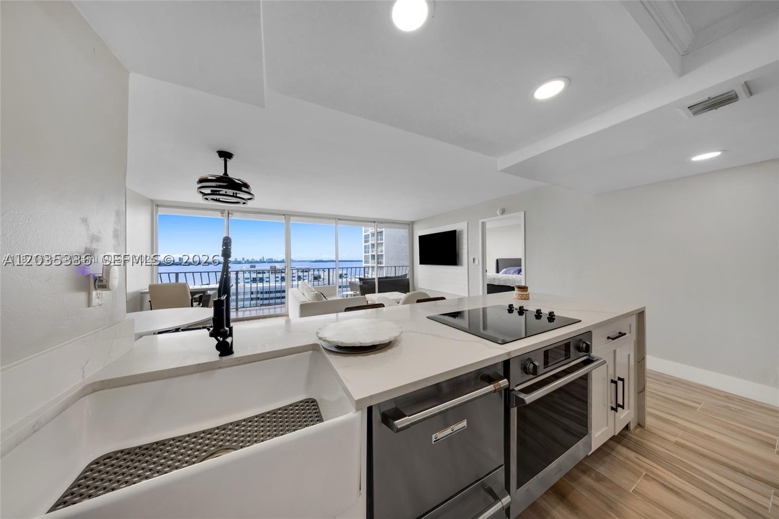THE GRANDVIEW PALACE COND - Residential